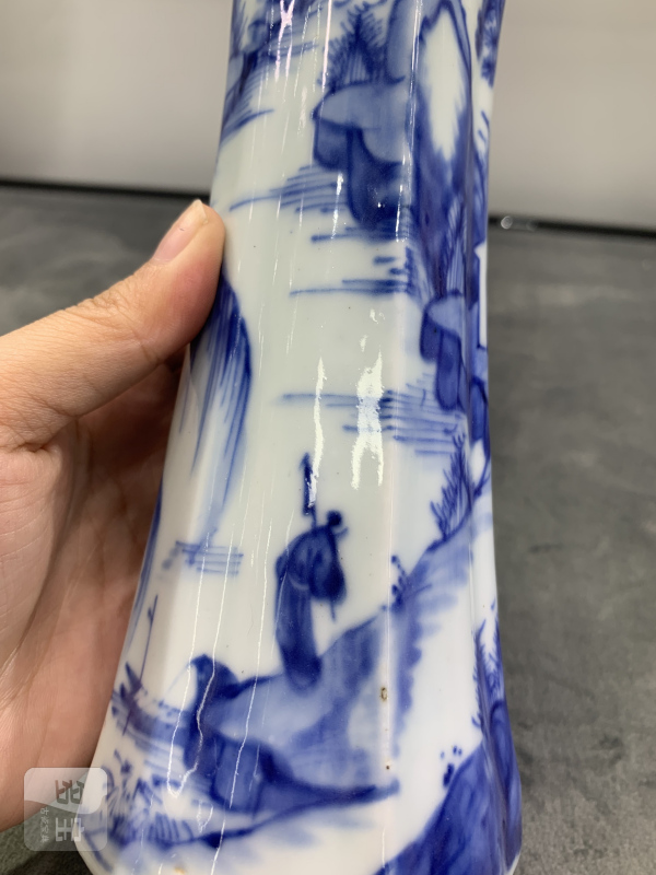 清康熙青花山水楼阁纹海棠形花觚 - 图7